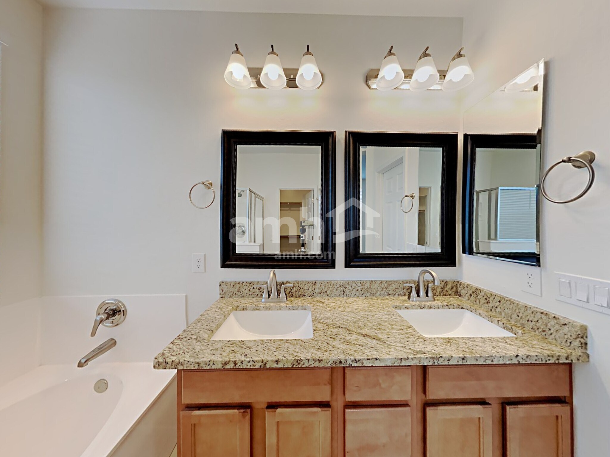 Building Photo - 16815 W Portland St