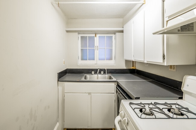 Building Photo - 1832 Biltmore St NW