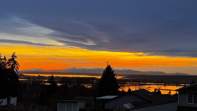 Building Photo - 6904 54th Pl NE