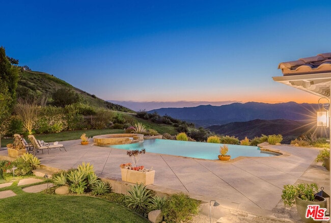 Building Photo - 25420 Prado De Azul