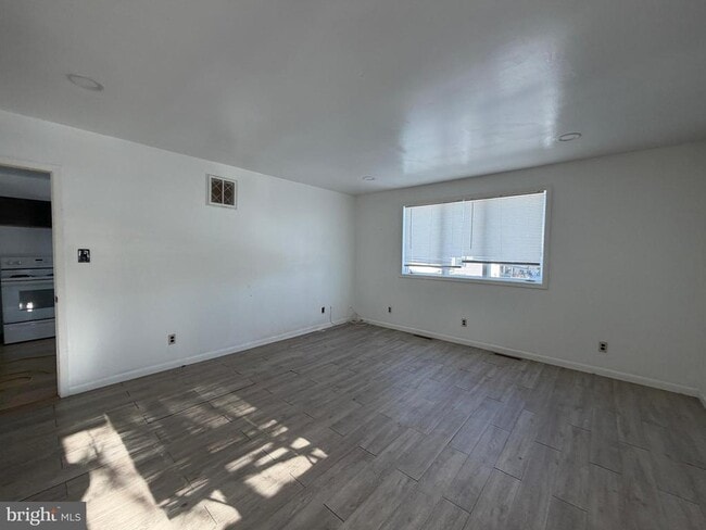 Building Photo - 644 Cooper St