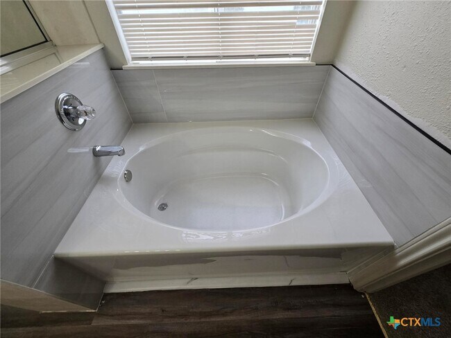 Building Photo - 4407 Paintbrush Dr