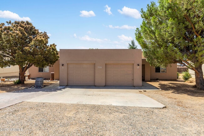 Building Photo - 7131 E Thrush Ln