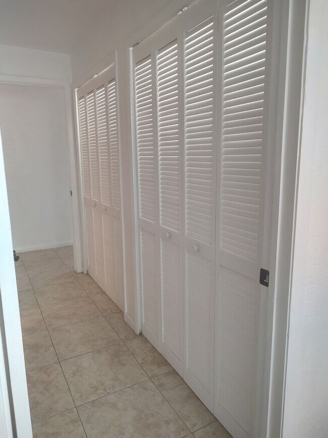 Building Photo - 12201 Sandalwood Dr