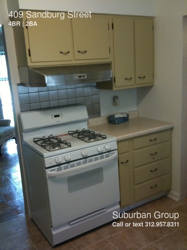 Building Photo - 409 Sandburg St