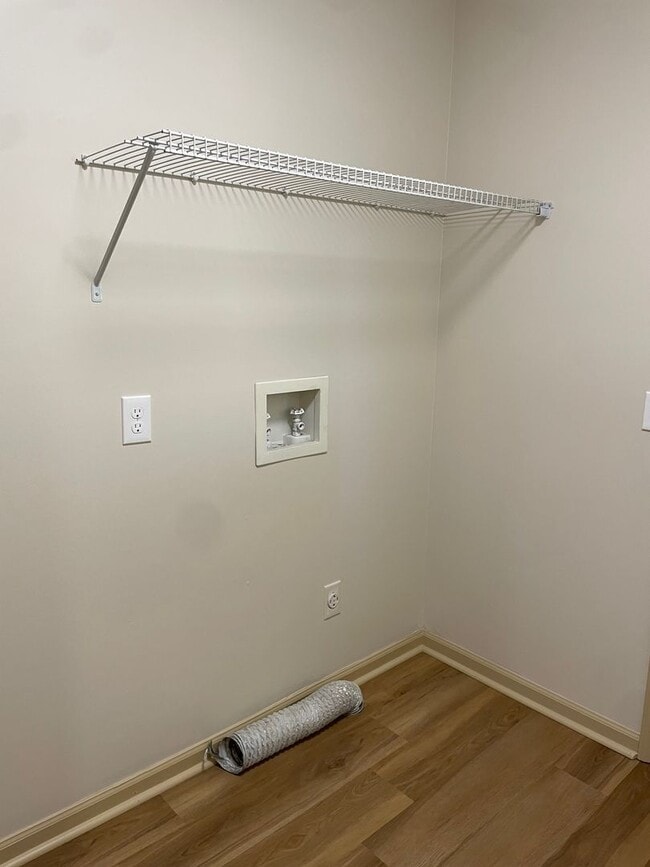 Building Photo - 1305