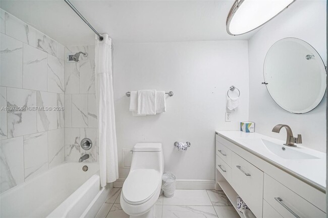 Building Photo - 5101 Collins Ave