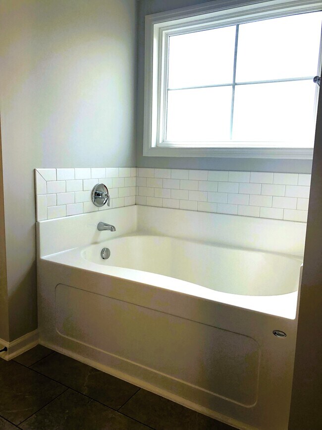 Building Photo - 1052 Mulford Lp