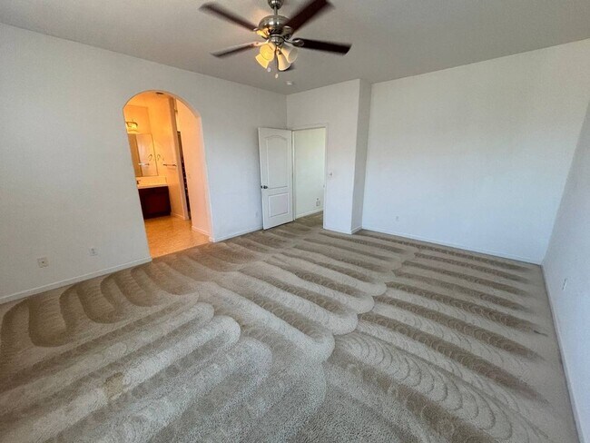 Building Photo - Beautiful 4 Bedroom Home Near Island Water...