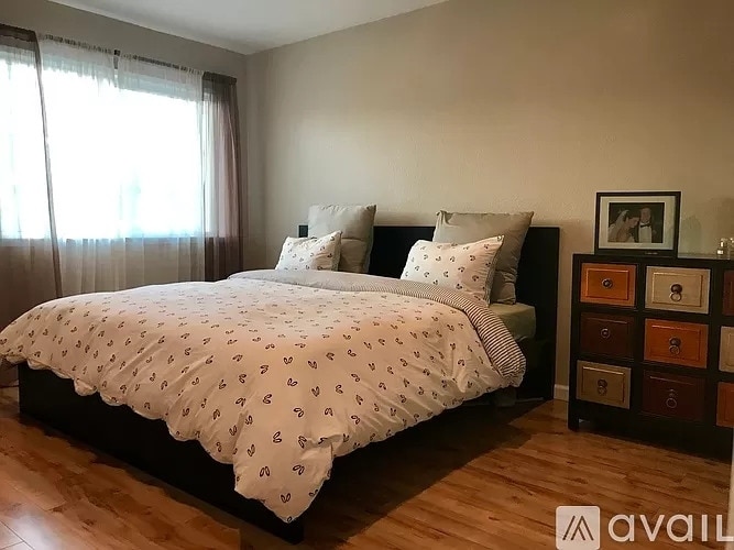 Building Photo - 827 Villa Ave