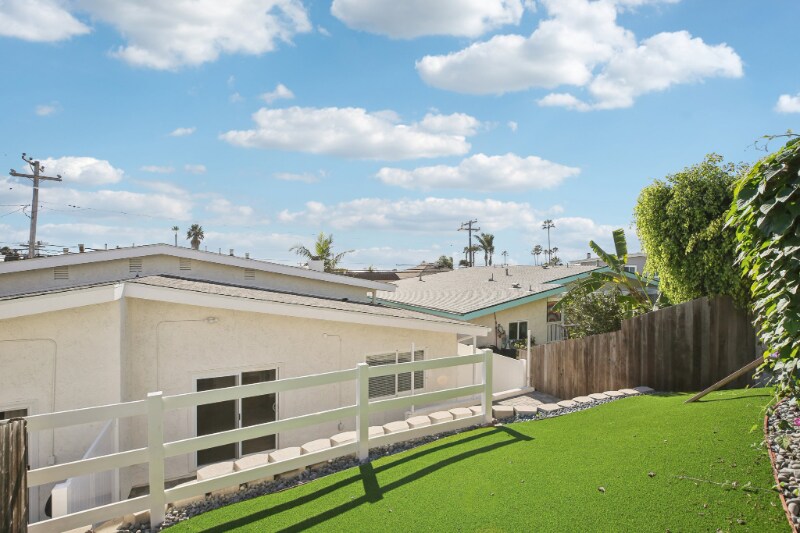 Building Photo - 25051 La Cresta Dr