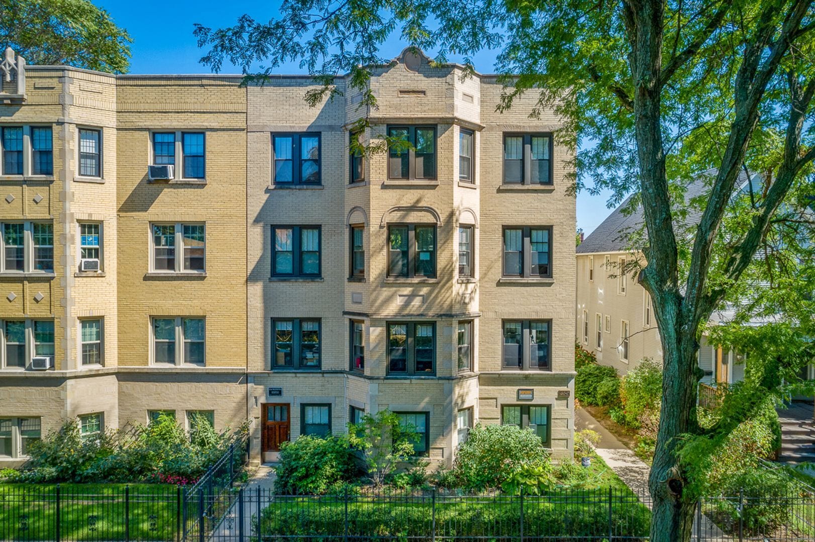 Building Photo - 4868 N Hermitage Ave