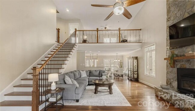 Building Photo - 120 Tall Oak Dr