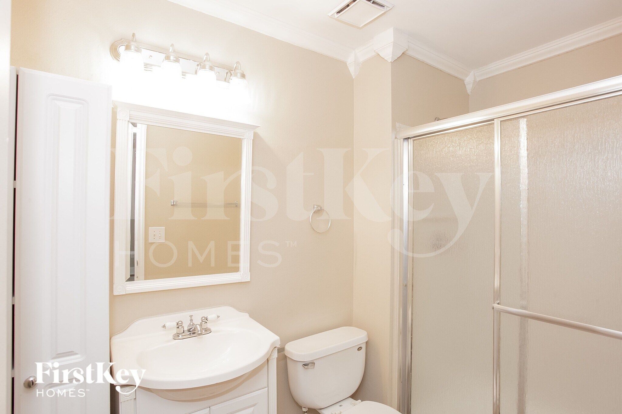 Building Photo - 10017 Topeka Dr