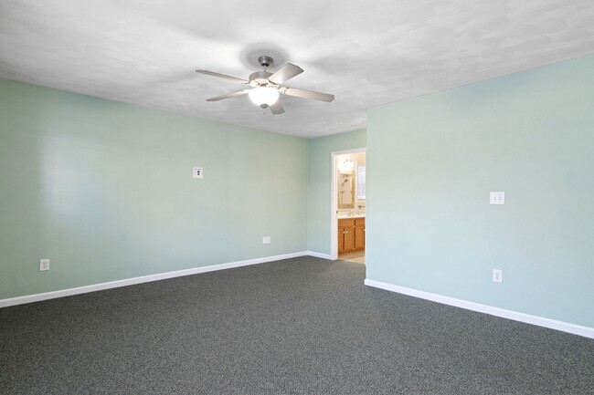 Building Photo - 3 Bed/2 Bath. Dog Friendly.