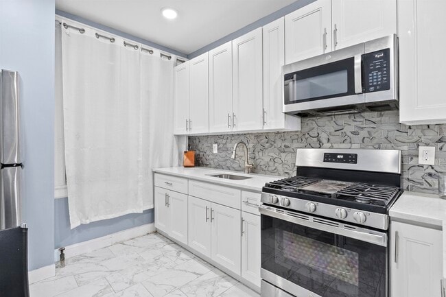 Building Photo - 6414 Park Ave
