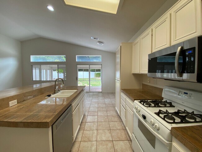 Building Photo - 29705 Nandina Dr