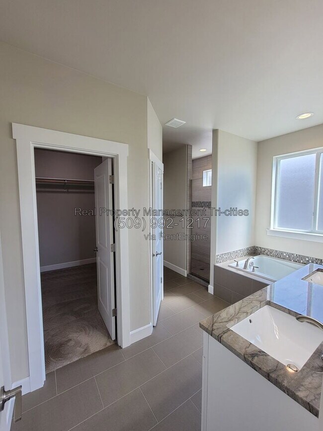 Building Photo - 1108 S Kansas Pl