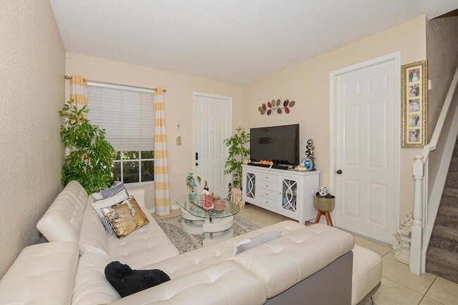 Building Photo - 9949 E Villa Cir