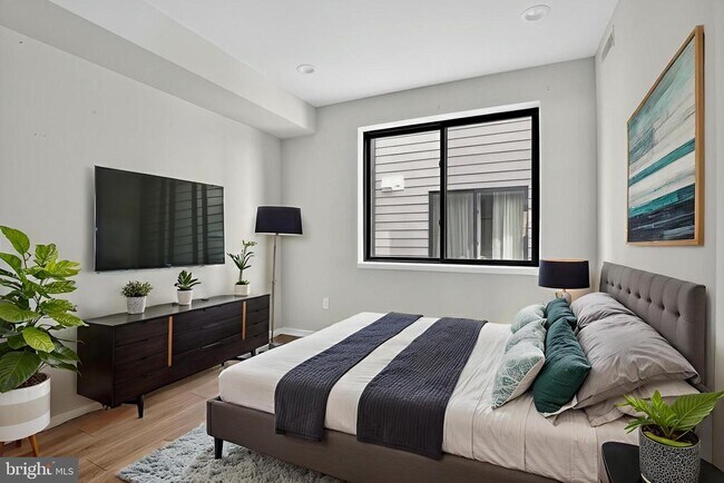 Building Photo - 381 Martin St