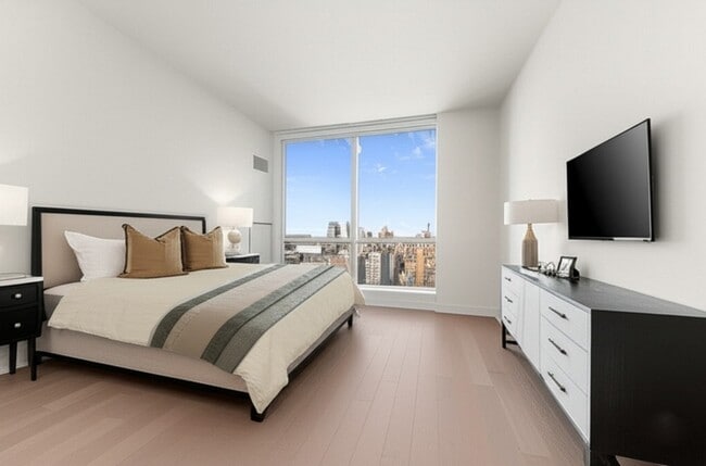 Building Photo - 400 Park Ave S