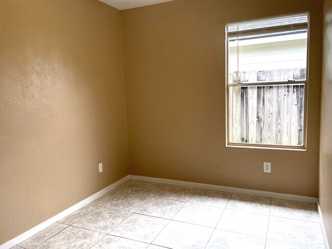 Building Photo - 1134 Somercotes Ln