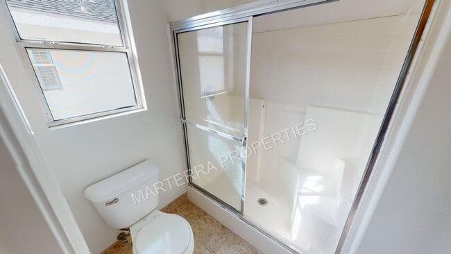 Building Photo - Beautiful 3 Bedroom Home