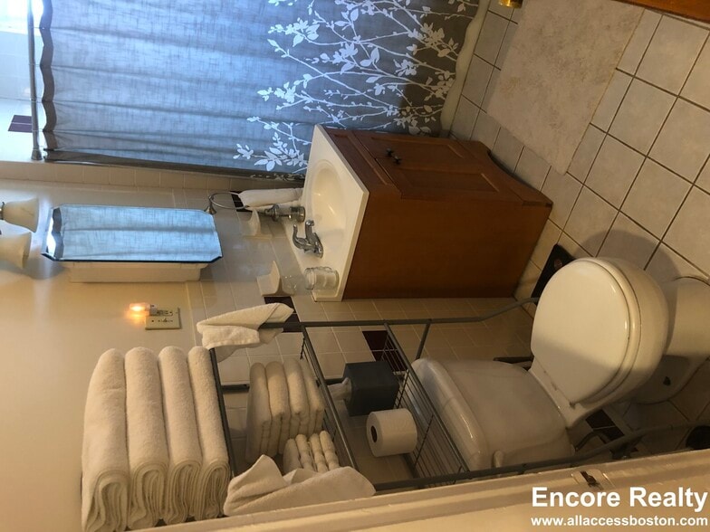 Building Photo - 112 Thurston St