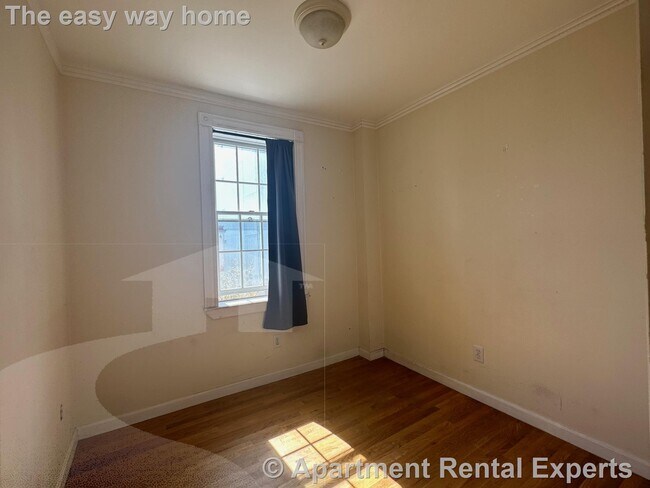 Building Photo - 4 Bishop Allen Dr