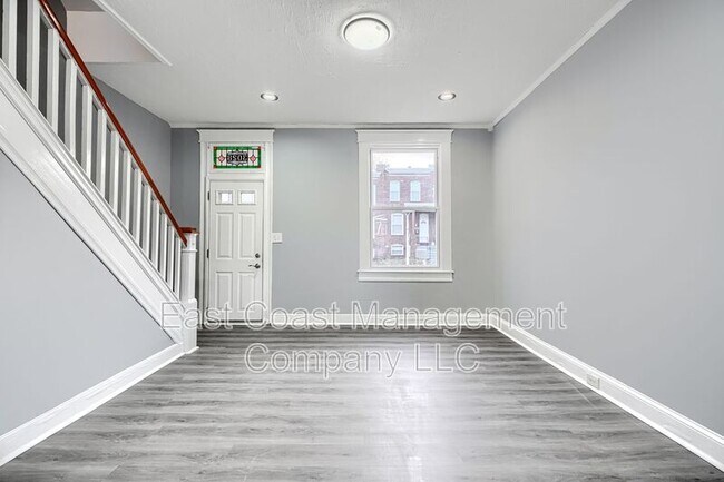 Building Photo - 3028 Kenyon Ave