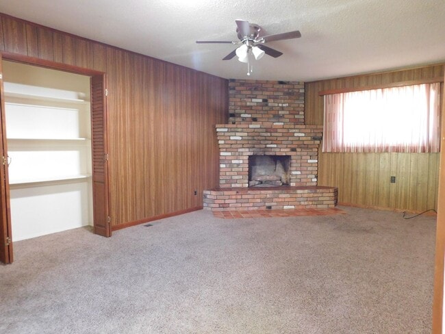 Building Photo - Home in Paradise Hills Sub-Division