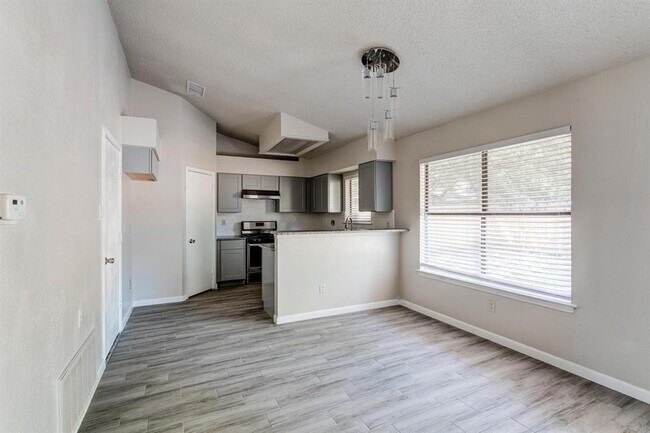 Building Photo - 3401 Larkspur Way