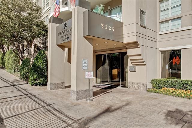 Building Photo - 3225 Turtle Creek Blvd