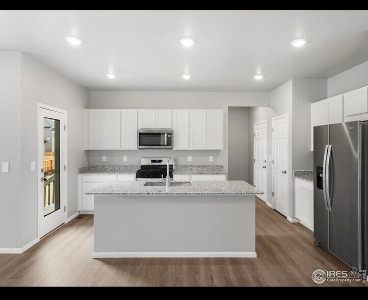 Building Photo - 612 98th Ave