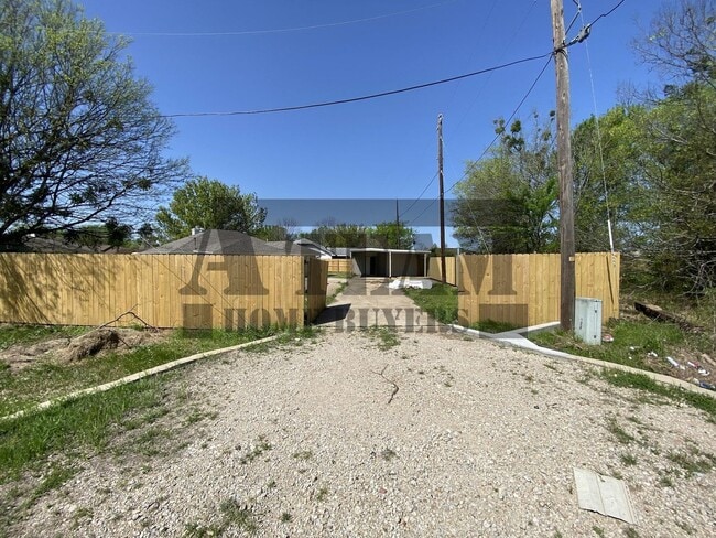 Building Photo - 4 Bedroom 2 Bathroom home for rent!