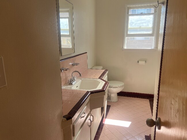 Building Photo - 1466 S Sherbourne Dr