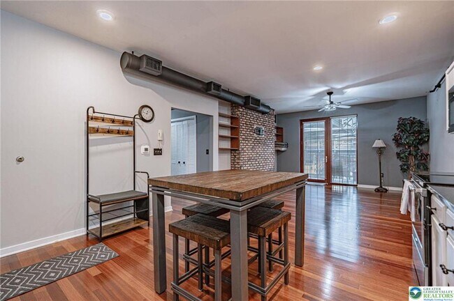 Building Photo - 11 W 2nd St