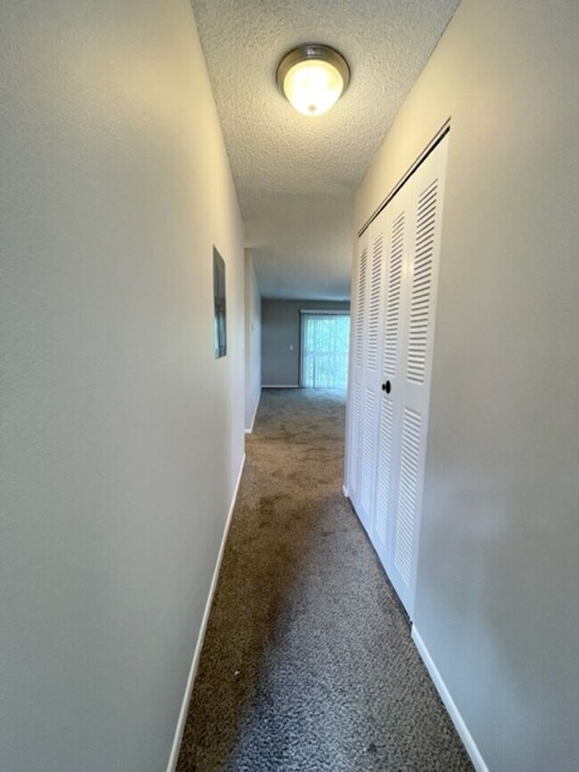 Building Photo - 6855 Delmonico Dr