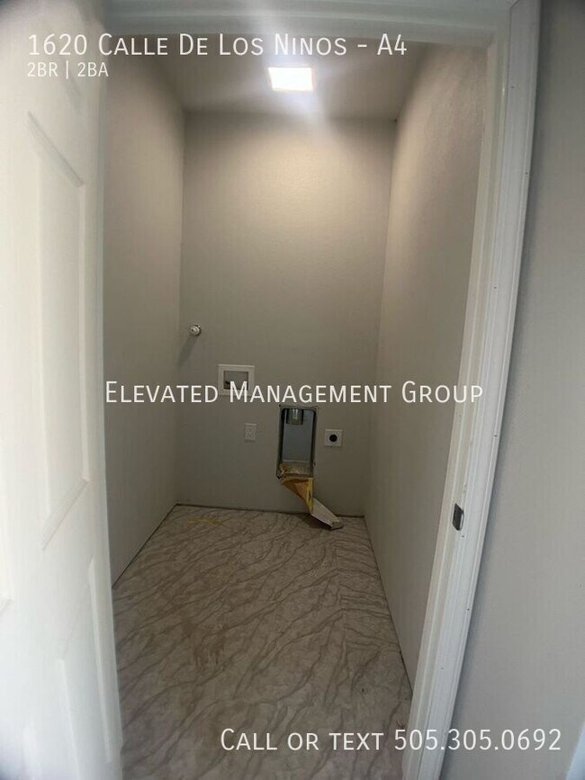 Building Photo - 1620 Calle de los Ninos Ave