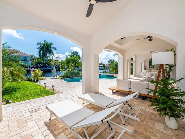 Building Photo - 2118 NE 15th St