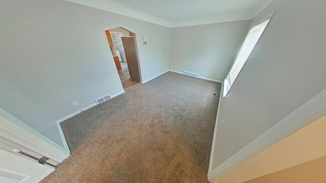 Building Photo - "3-Bedroom Retreat in Roseville – Spacious 1300 Sq Ft Home!"
