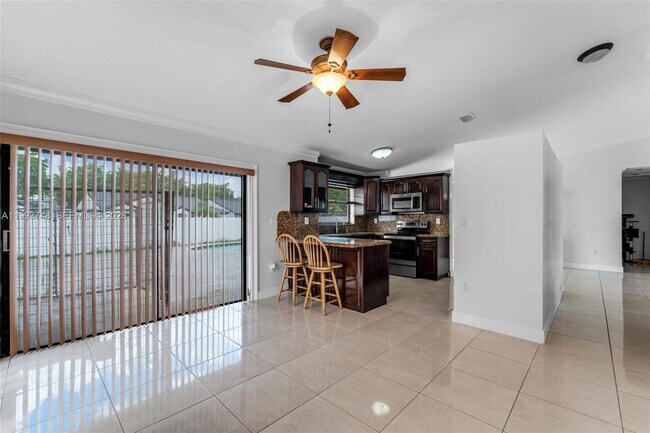 Building Photo - 10290 SW 145th Pl