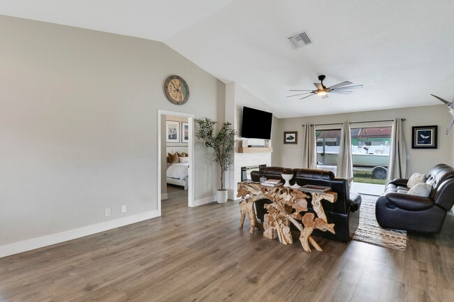 Building Photo - 108 Greenbriar Dr
