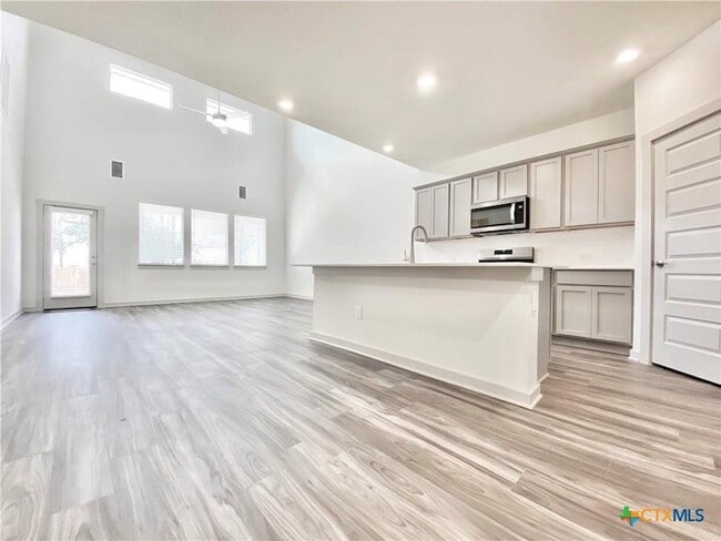 Building Photo - 100 Geminiflora Bend