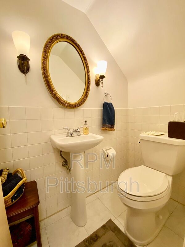 Building Photo - 5462 Pocusset St