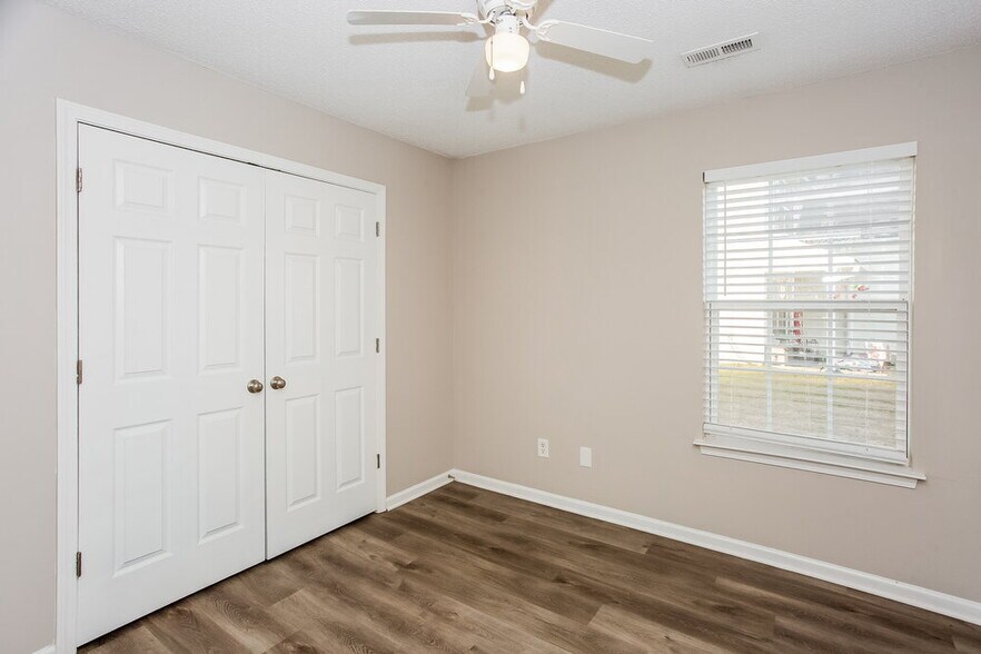 Building Photo - 234 Glencroft Dr