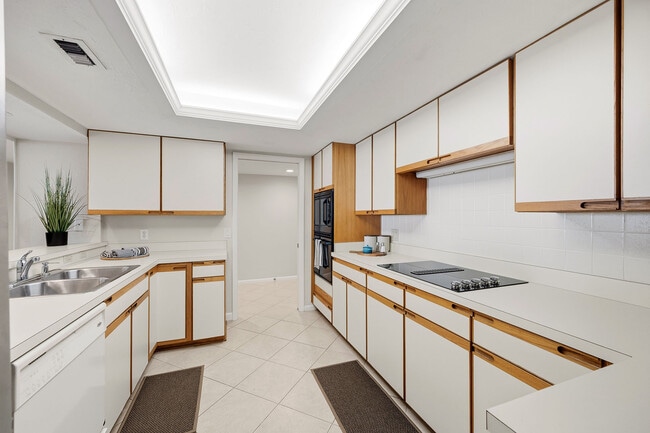 Building Photo - 5601 Turtle Bay Dr