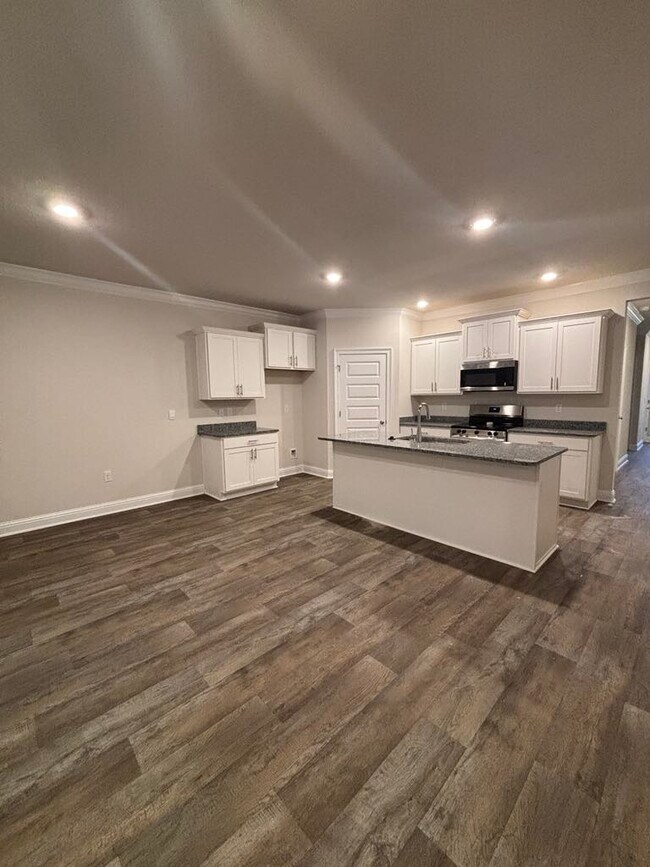 Building Photo - 14738 Dayton Cir