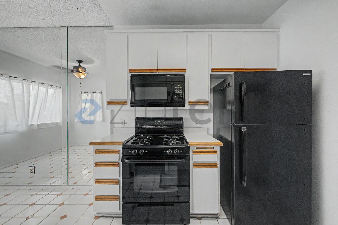 Building Photo - Unit 6