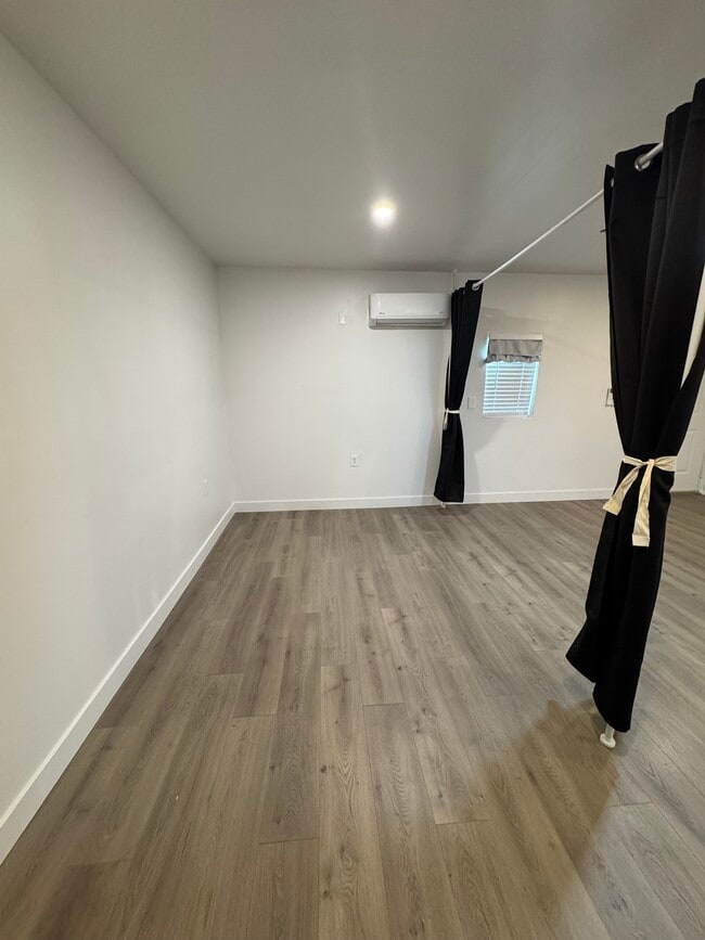 Building Photo - 13477 La Mesa Dr